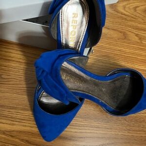 Report Footwear size 7.5 M suede